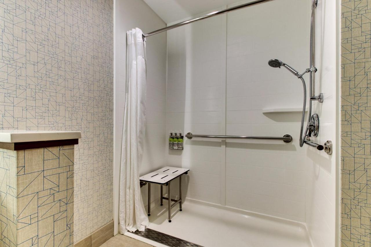  Double Room Mobility Access with Roll-In Shower - Non-Smoking