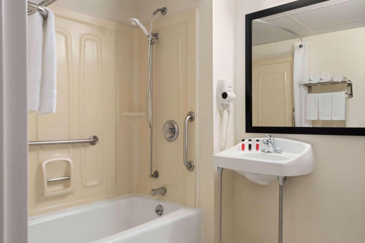 Double Room with Bath Tub - Mobility/Hearing Accessible - Non-Smoking