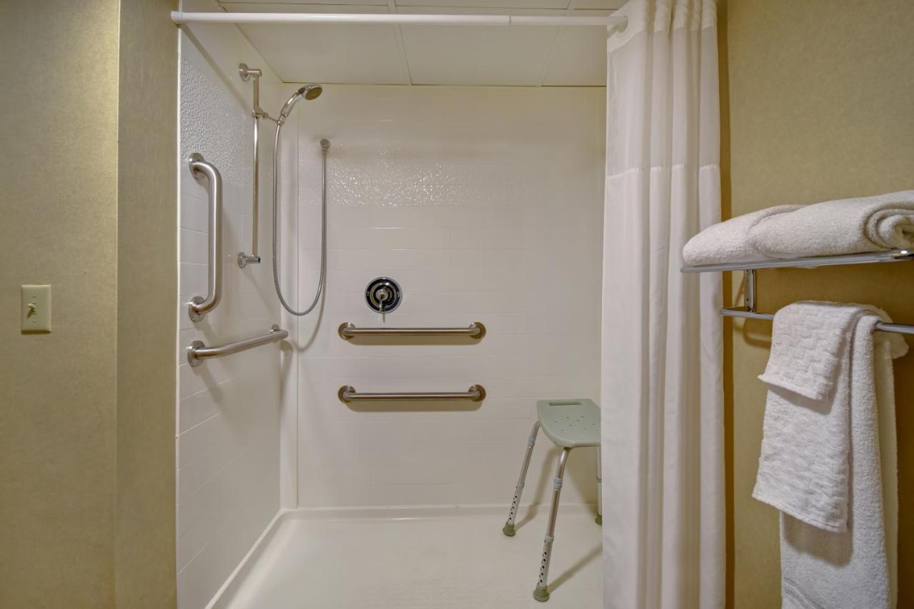 King Room with Roll In Shower - Non smoking